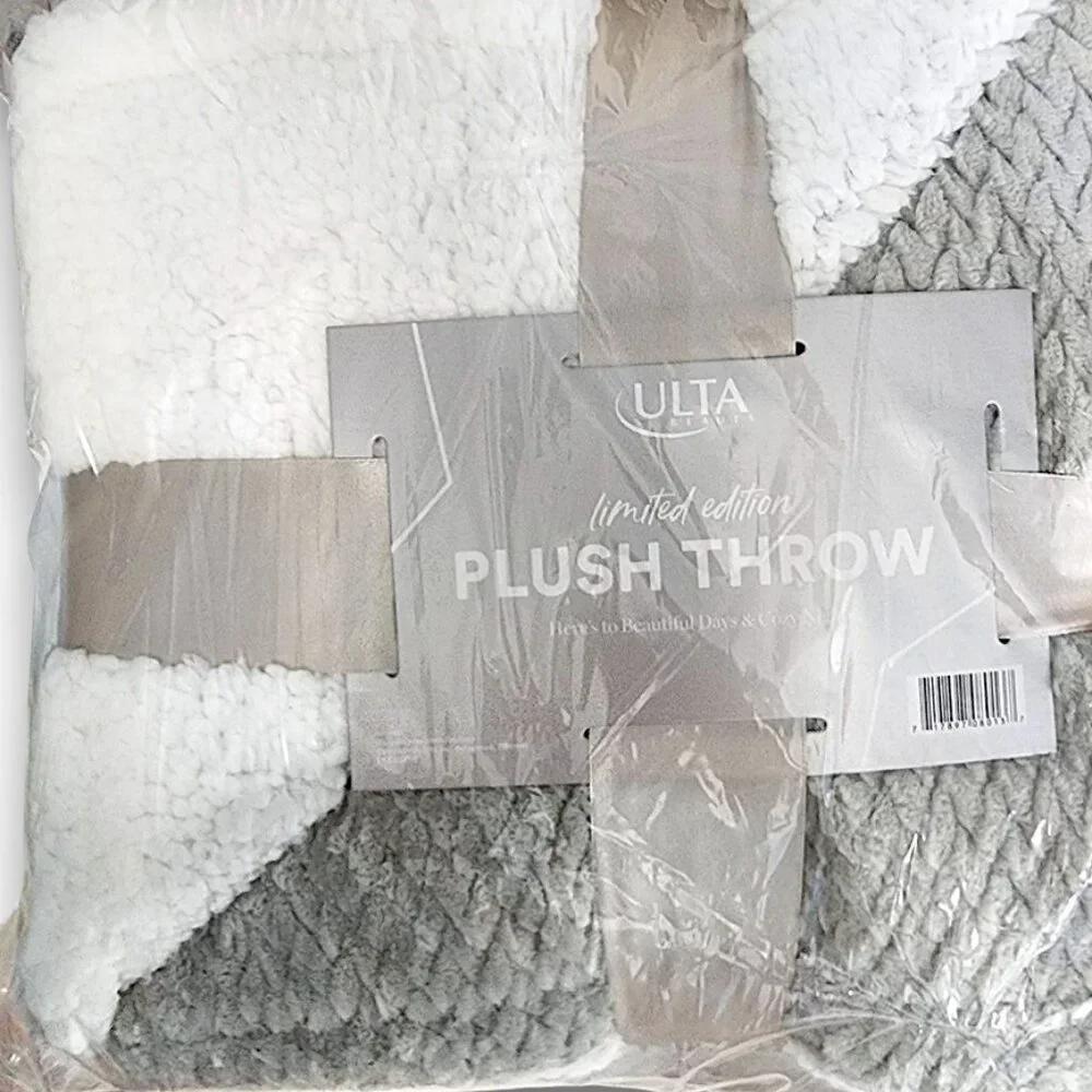 ULTA Beauty Sherpa Plush Throw Blanket Gray & White 50x60 NWT - Picture 2 of 8